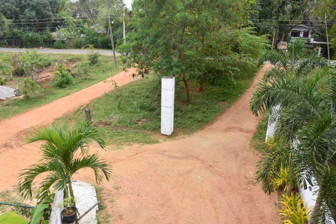 Thinaya Lake Resort Anuradhapura Exterior photo